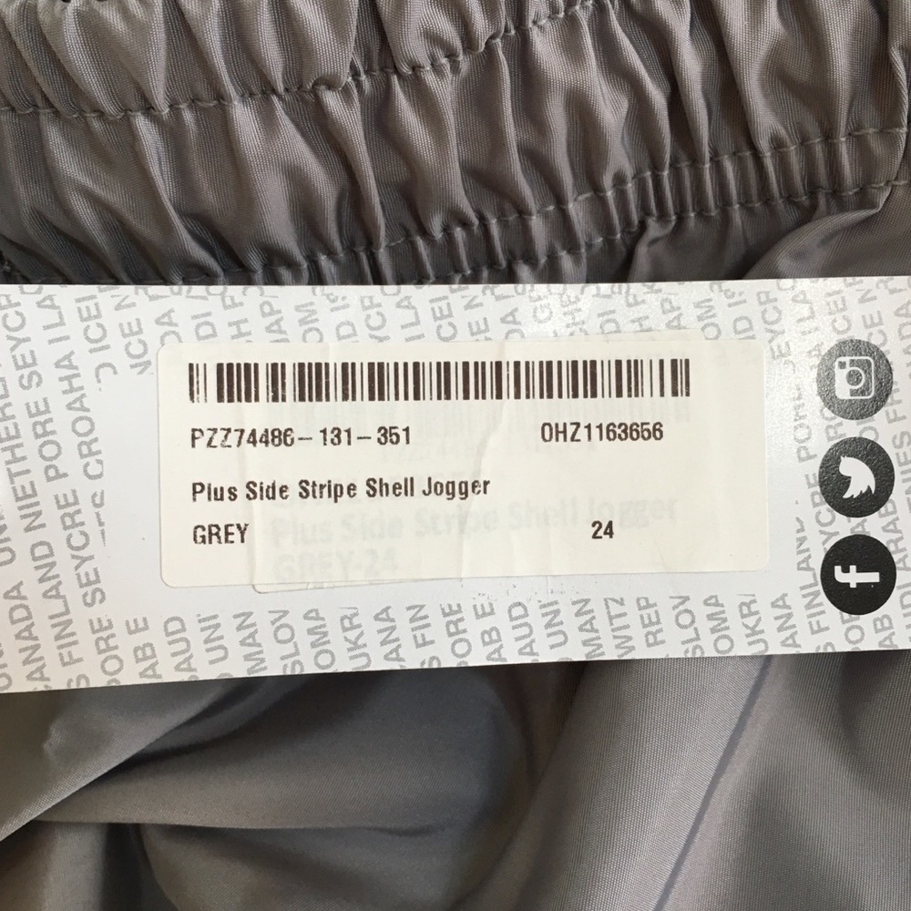 boohoo- Side stripe shell jogger - Picture 3 of 4